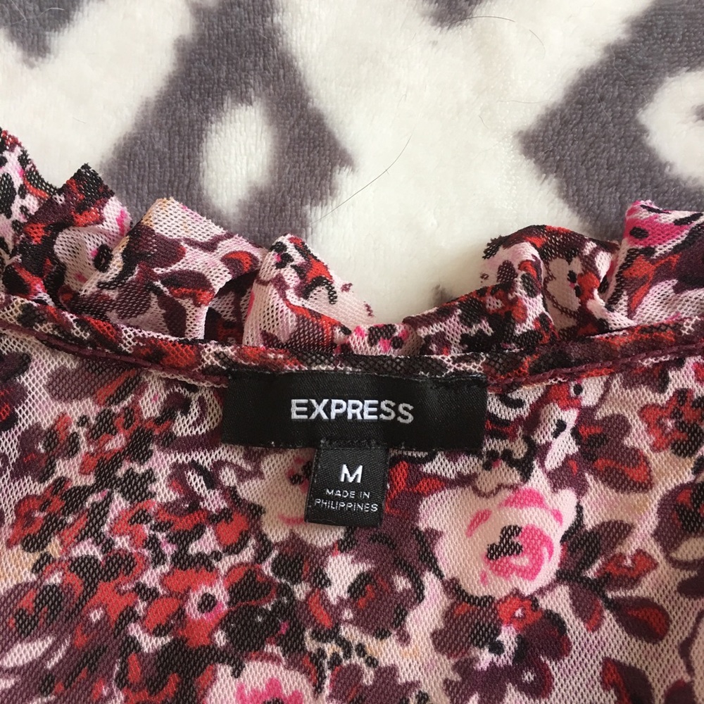 Flower ruffled blouse - Picture 2 of 2